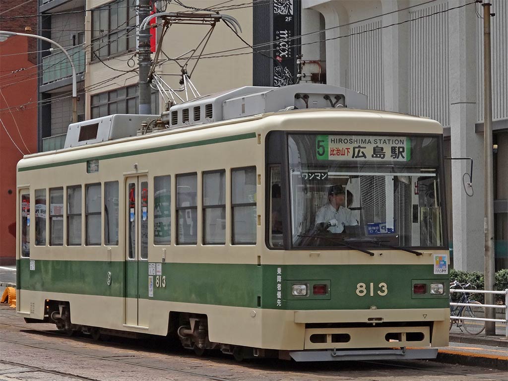 広島電鉄 800形電車 813 猿猴橋町停留場 2015年8月