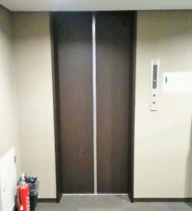 エレベータ扉のリフォーム 座間市リフォーム 相模原市リフォーム